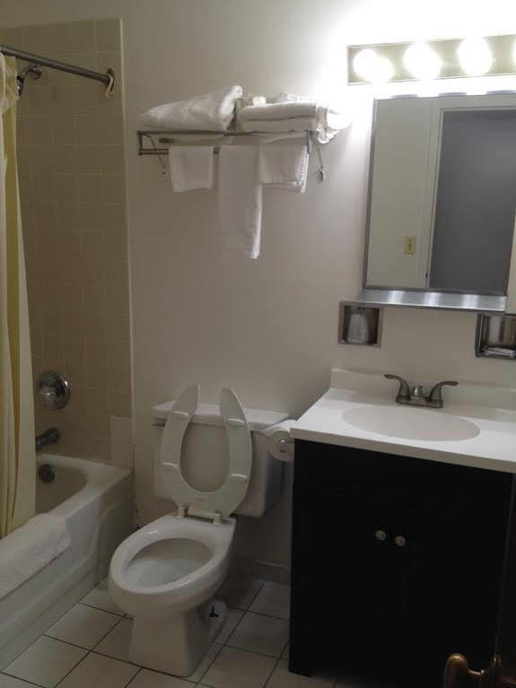 Tappan Zee Hotel Motel 3*